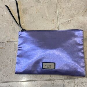 New with tag Gucci purple satin zipper top bag/ clutch 💜